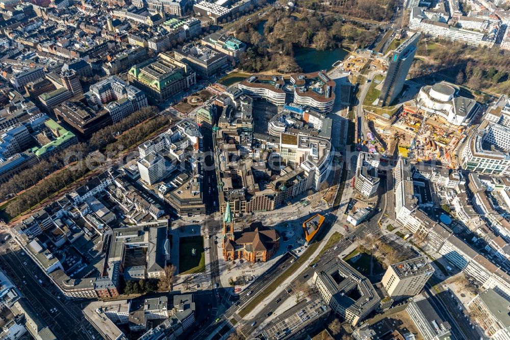 Aerial photograph Düsseldorf - The city center in the downtown area on Johanneskirche in Duesseldorf in the state North Rhine-Westphalia, Germany