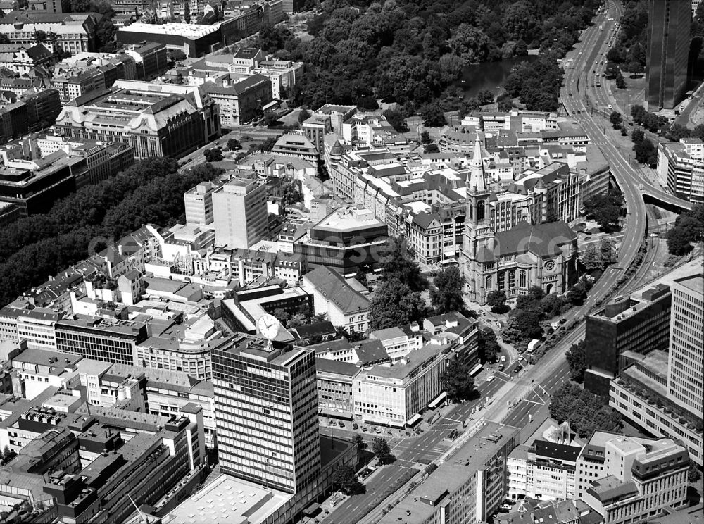 Aerial photograph Düsseldorf - The city center in the downtown area with Johanneskirche on Martin-Luther-Platz in Duesseldorf in the state North Rhine-Westphalia, Germany