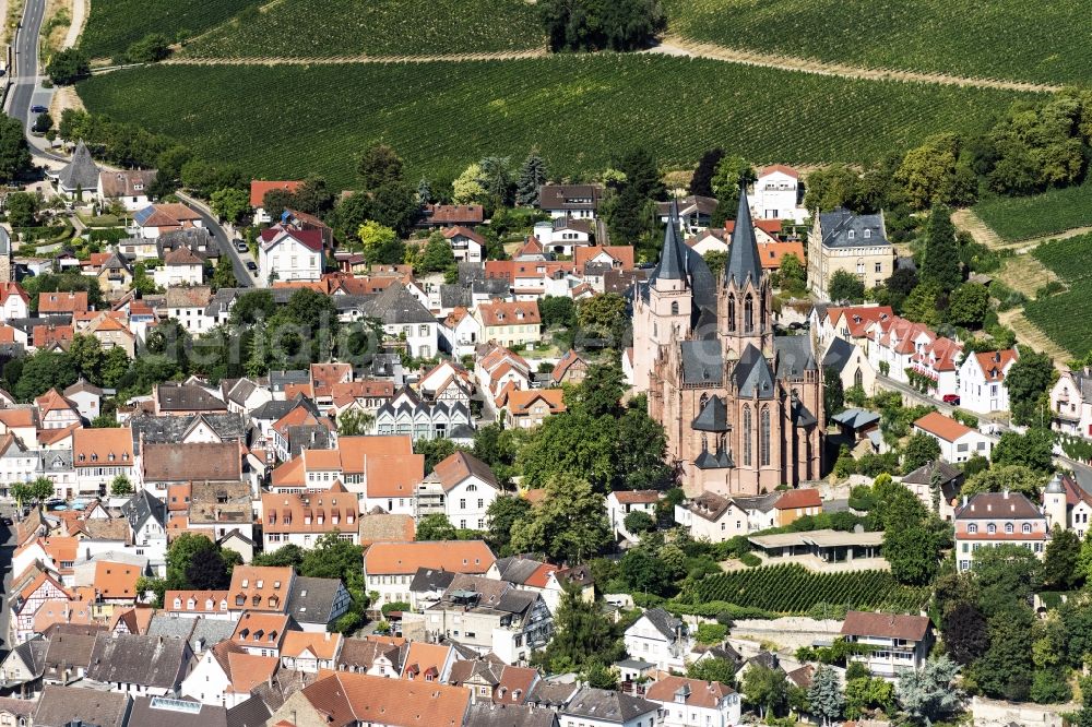 Oppenheim from the bird's eye view: The city center in the downtown area with of Katharinenkirche in Oppenheim in the state Rhineland-Palatinate, Germany