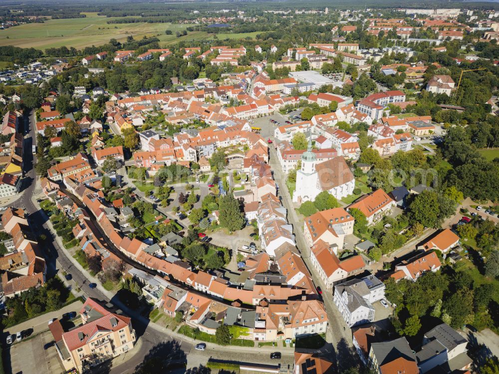 Aerial image Hoyerswerda - The city center in the downtown area on Kirchstrasse to the church Johanneskirche in Hoyerswerda in the state Saxony, Germany