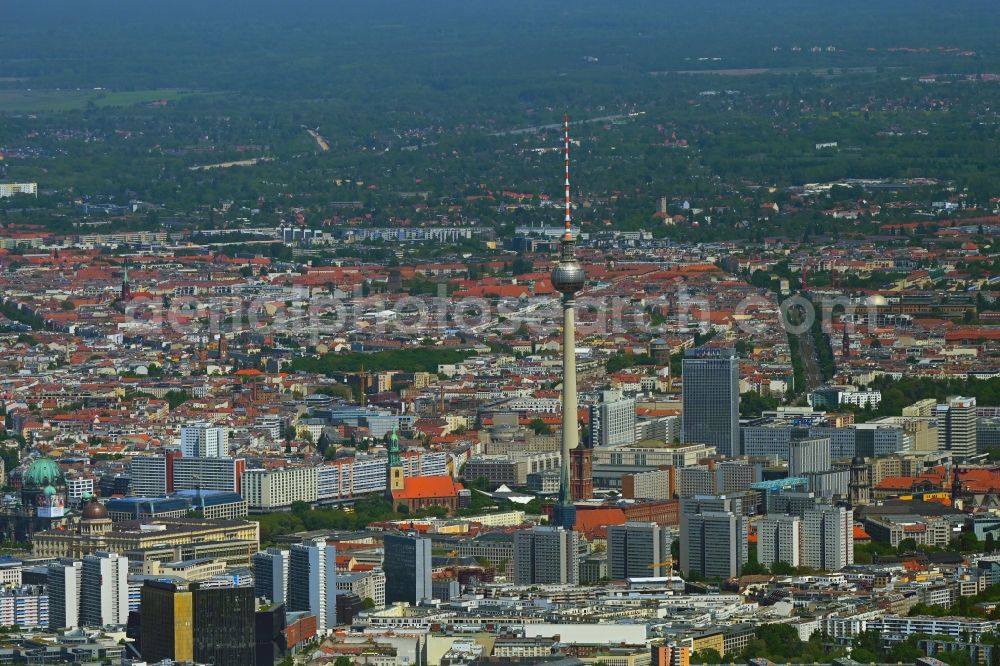 Aerial photograph Berlin - The city center in the downtown area Leipziger Strasse - Fischerkiez - Fernsehturm in the district Mitte in Berlin, Germany