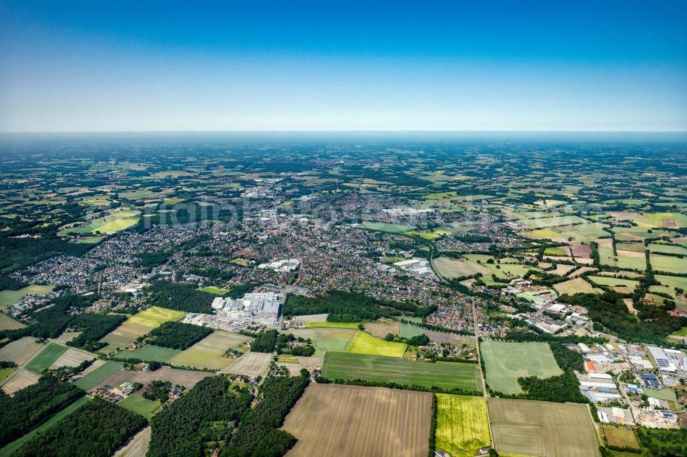 Aerial image Lohne (Oldenburg) - The city center in the downtown area in Lohne (Oldenburg) in the state Lower Saxony, Germany