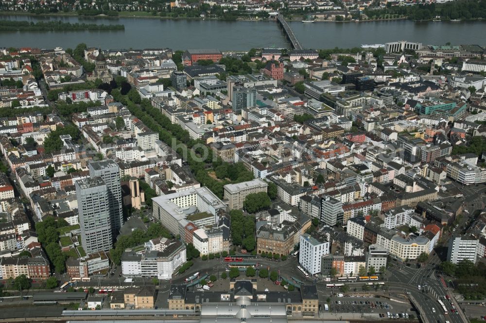 Aerial photograph Mainz - City center in the downtown area in Mainz in Rhineland-Palatinate. View from station square on the City Districts Neustadt and Altstadt (old town) to the Rhine