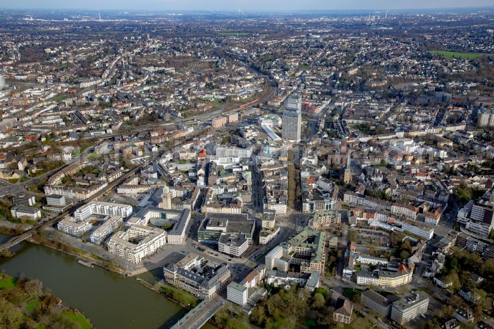 Mülheim an der Ruhr from the bird's eye view: The city center in the downtown are in Muelheim on the Ruhr in the state North Rhine-Westphalia