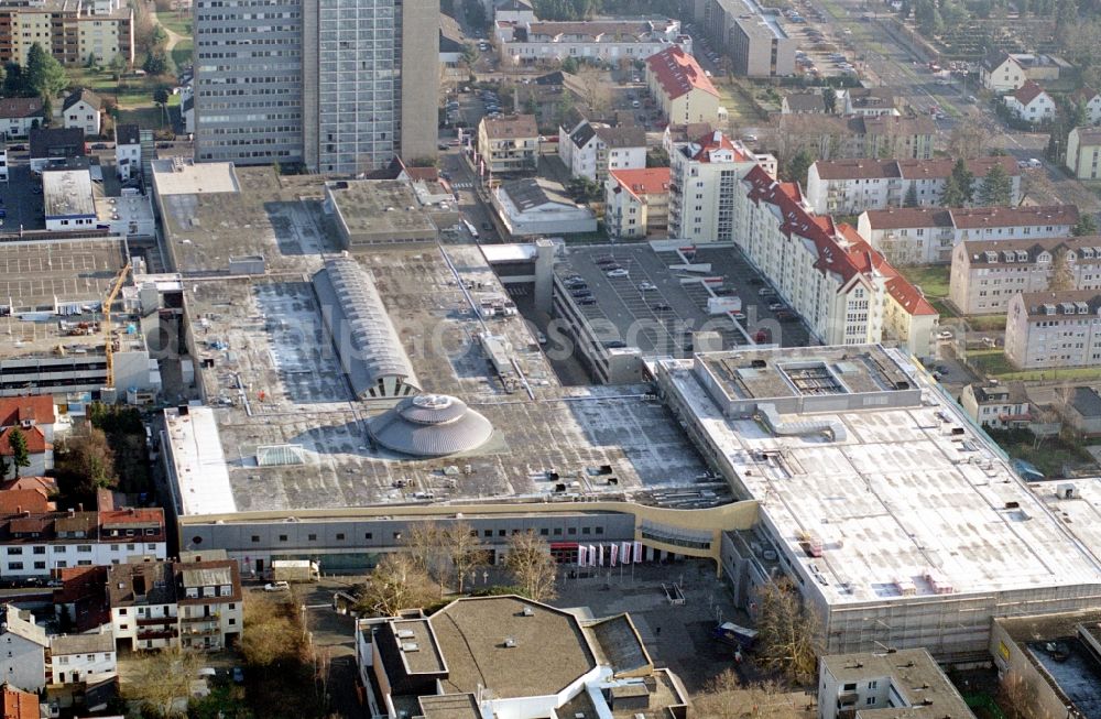 Aerial photograph Neu-Isenburg - The city center in the downtown area in Neu-Isenburg in the state Hesse, Germany