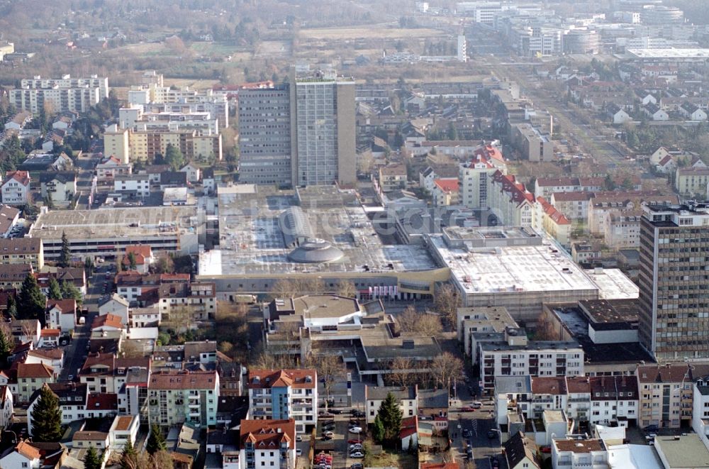 Aerial image Neu-Isenburg - The city center in the downtown area in Neu-Isenburg in the state Hesse, Germany