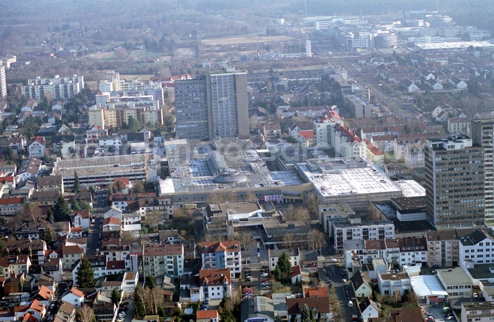 Aerial photograph Neu-Isenburg - The city center in the downtown area in Neu-Isenburg in the state Hesse, Germany