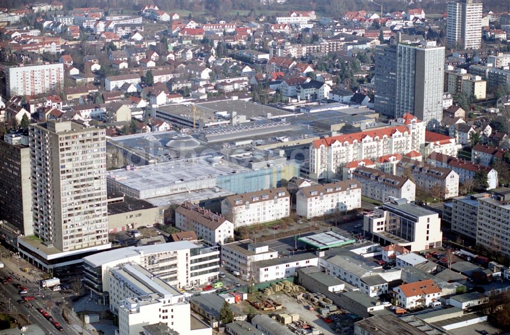 Aerial photograph Neu-Isenburg - The city center in the downtown area in Neu-Isenburg in the state Hesse, Germany