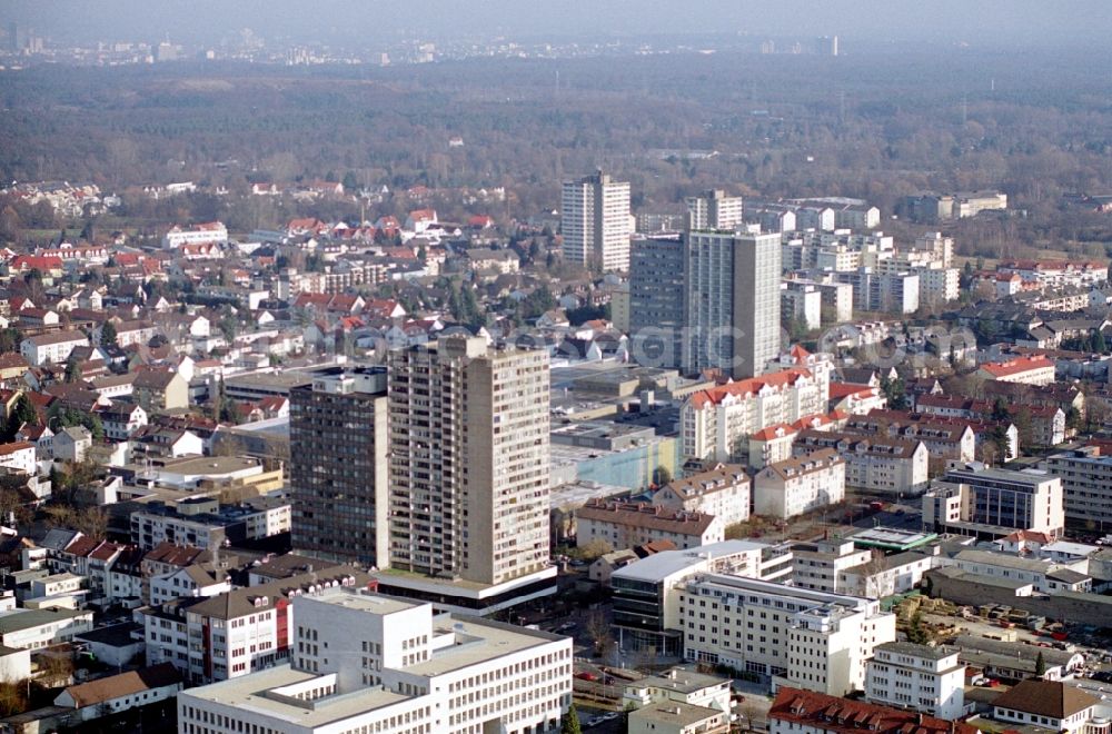 Neu-Isenburg from the bird's eye view: The city center in the downtown area in Neu-Isenburg in the state Hesse, Germany