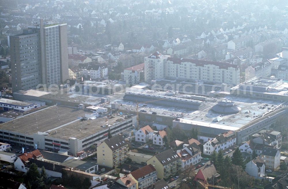 Aerial photograph Neu-Isenburg - The city center in the downtown area in Neu-Isenburg in the state Hesse, Germany