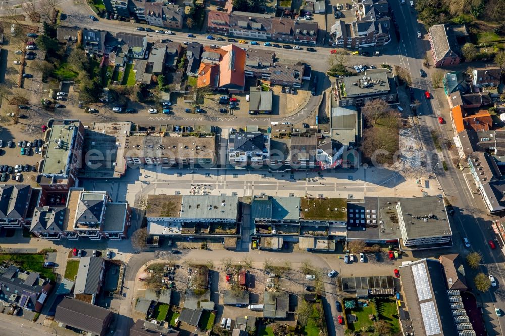 Aerial image Neukirchen-Vluyn - The city center in the downtown on Place Vluyner Platz in Neukirchen-Vluyn in the state North Rhine-Westphalia