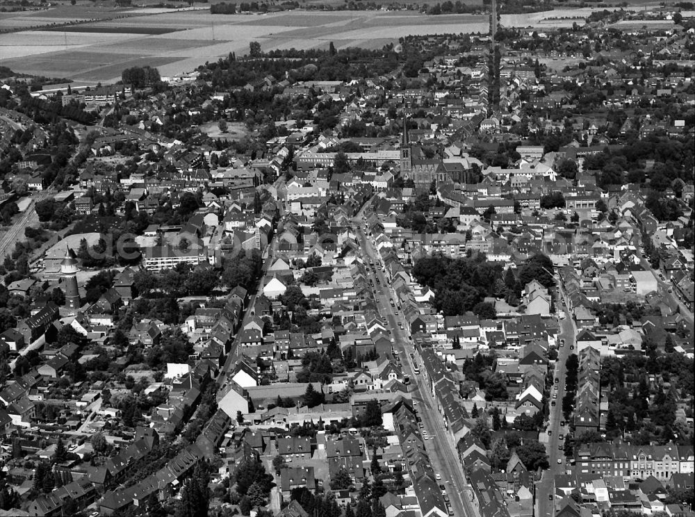 Aerial image Krefeld - The city center in the downtown area in the district Huels in Krefeld in the state North Rhine-Westphalia, Germany