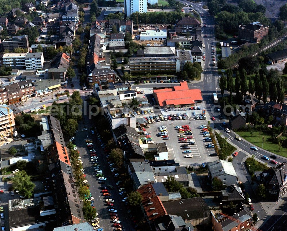 Kamp-Lintfort from above - The city center in the downtown area in the district Niersenbruch in Kamp-Lintfort in the state North Rhine-Westphalia