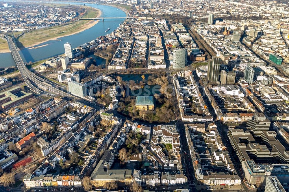 Aerial photograph Düsseldorf - The city center in the downtown area in the district Stadtmitte in Duesseldorf at Ruhrgebiet in the state North Rhine-Westphalia, Germany