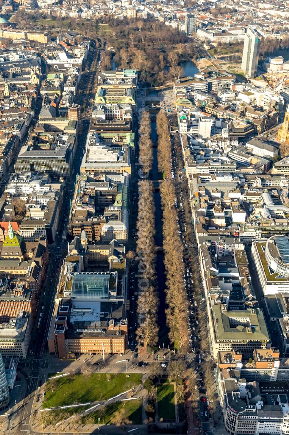 Aerial photograph Düsseldorf - The city center in the downtown area in the district Stadtmitte in Duesseldorf at Ruhrgebiet in the state North Rhine-Westphalia, Germany