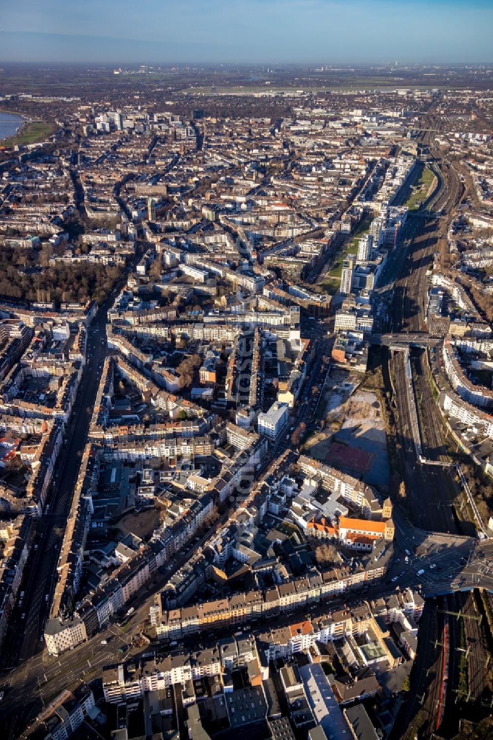 Aerial photograph Düsseldorf - The city center in the downtown area in the district Stadtmitte in Duesseldorf in the state North Rhine-Westphalia, Germany