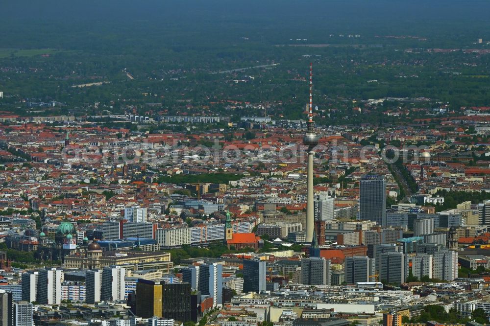 Berlin from the bird's eye view: The city center in the downtown area Ost on Berliner Fernsehturm in the district Mitte in Berlin, Germany