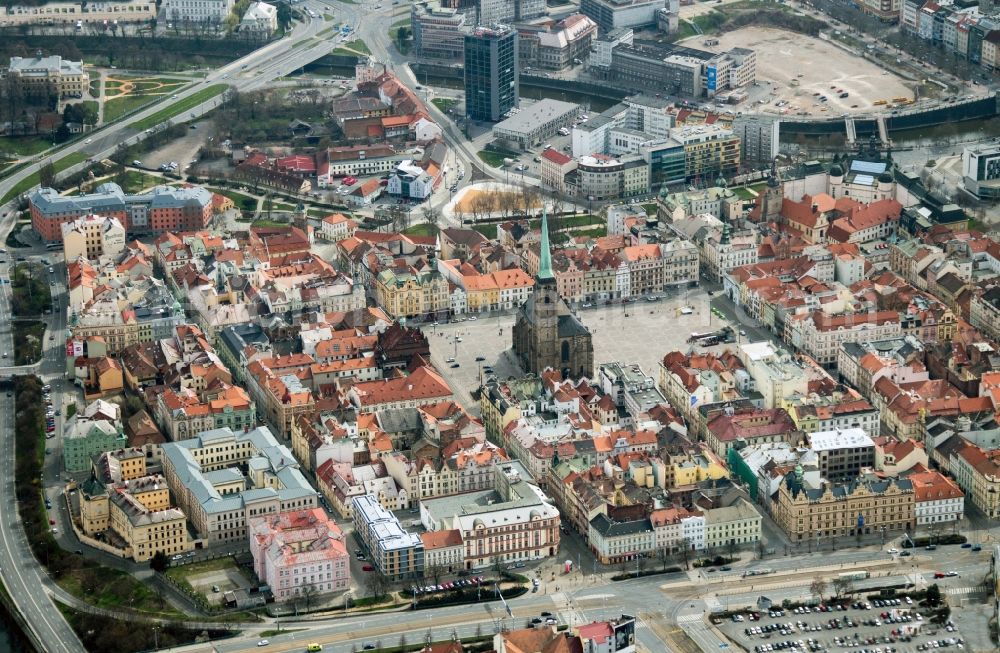 Pilsen Plzen from the bird's eye view: The city center in the downtown are in Pilsen - Plzen in Czech Republic with Hauptmarkt and Bartholomaeus-Kathedral