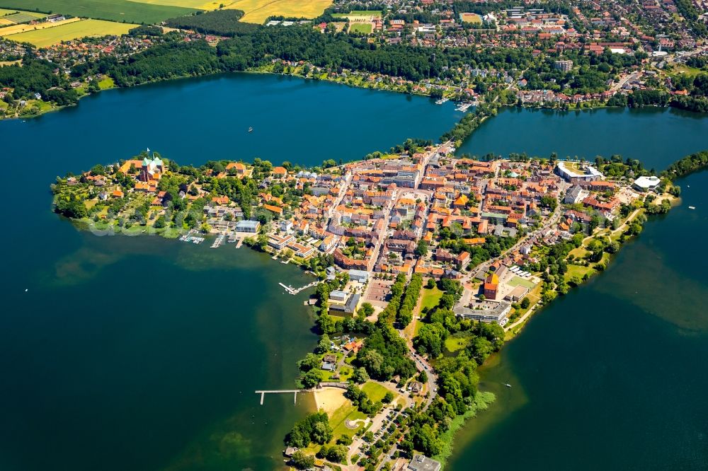 Aerial image Ratzeburg - The city center in the downtown are on the banks of lake Kuechensee and Domsee in Ratzeburg in the state Schleswig-Holstein