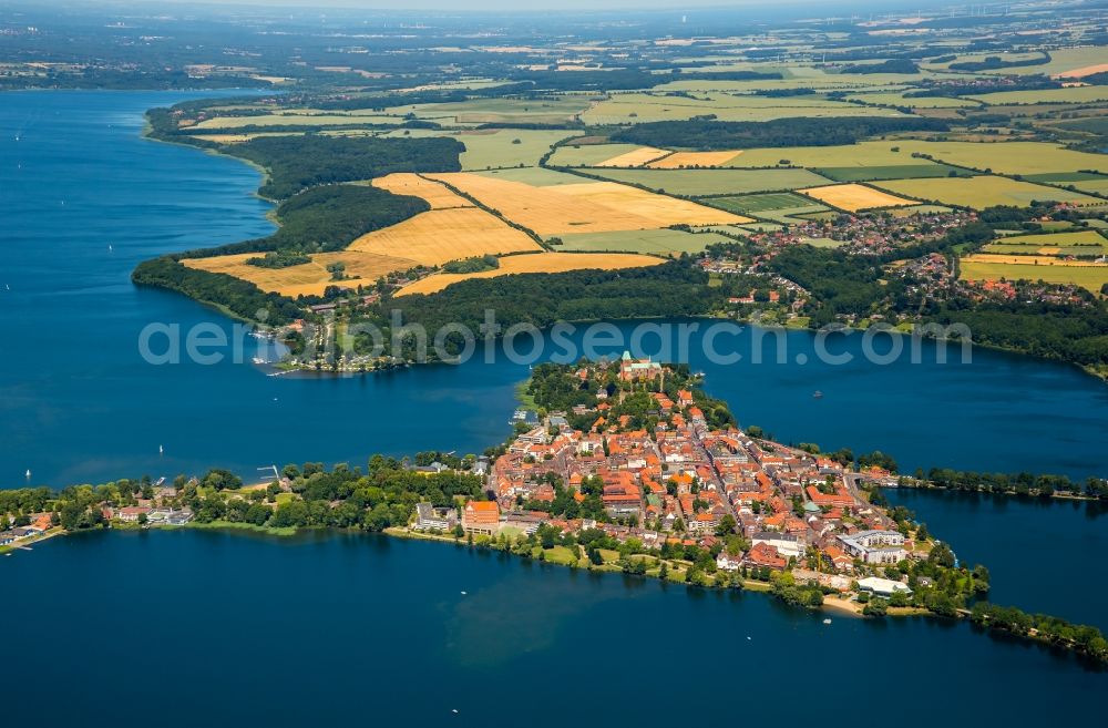 Ratzeburg from above - The city center in the downtown are on the banks of lake Kuechensee and Domsee in Ratzeburg in the state Schleswig-Holstein