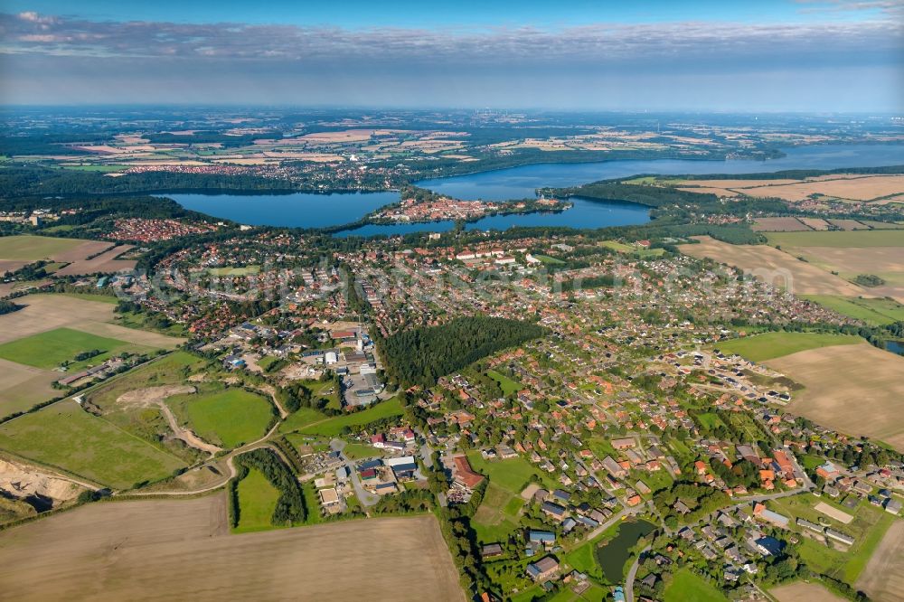 Aerial photograph Ratzeburg - The city center in the downtown are on the banks of lake Kuechensee and Domsee in Ratzeburg in the state Schleswig-Holstein