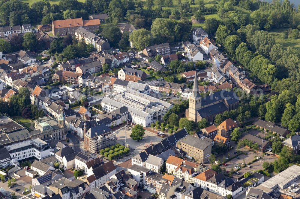 Aerial image Rheinberg - The city center in the downtown area on street Grosser Markt in Rheinberg in the state North Rhine-Westphalia, Germany