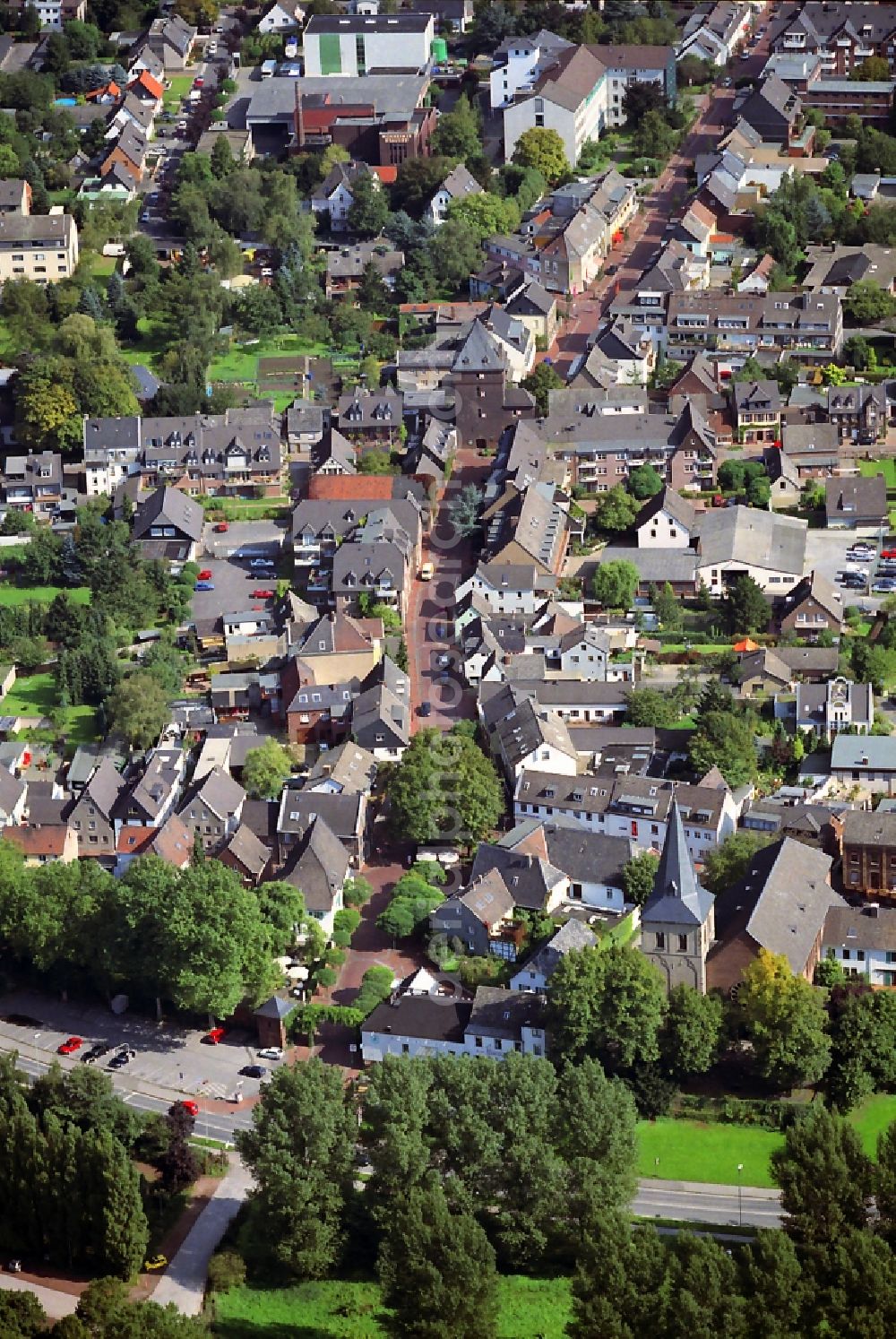 Aerial photograph Monheim - City center in the downtown area on tower Schelmenturm in Mohnheim in North Rhine-Westphalia