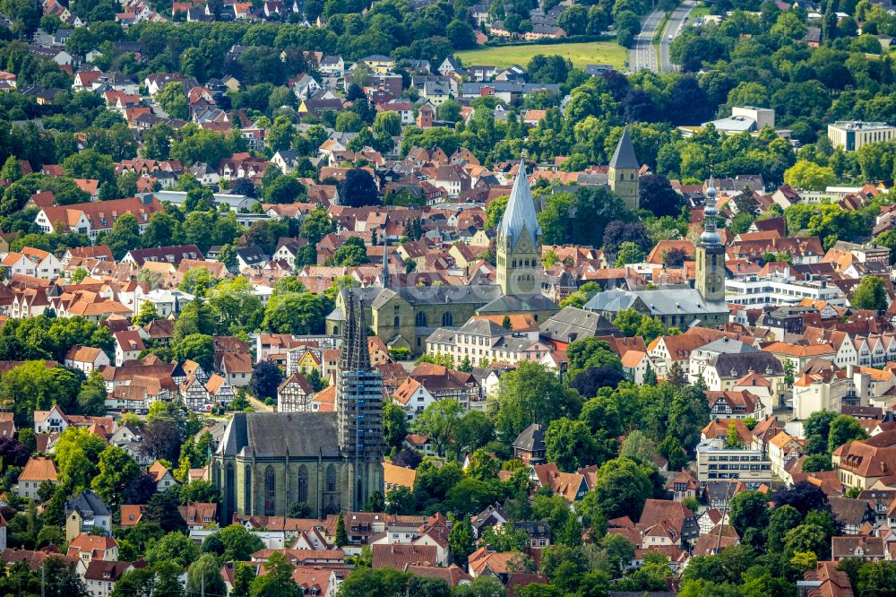 Soest from the bird's eye view: The city center in the downtown area on street Rathausstrasse in Soest in the state North Rhine-Westphalia, Germany