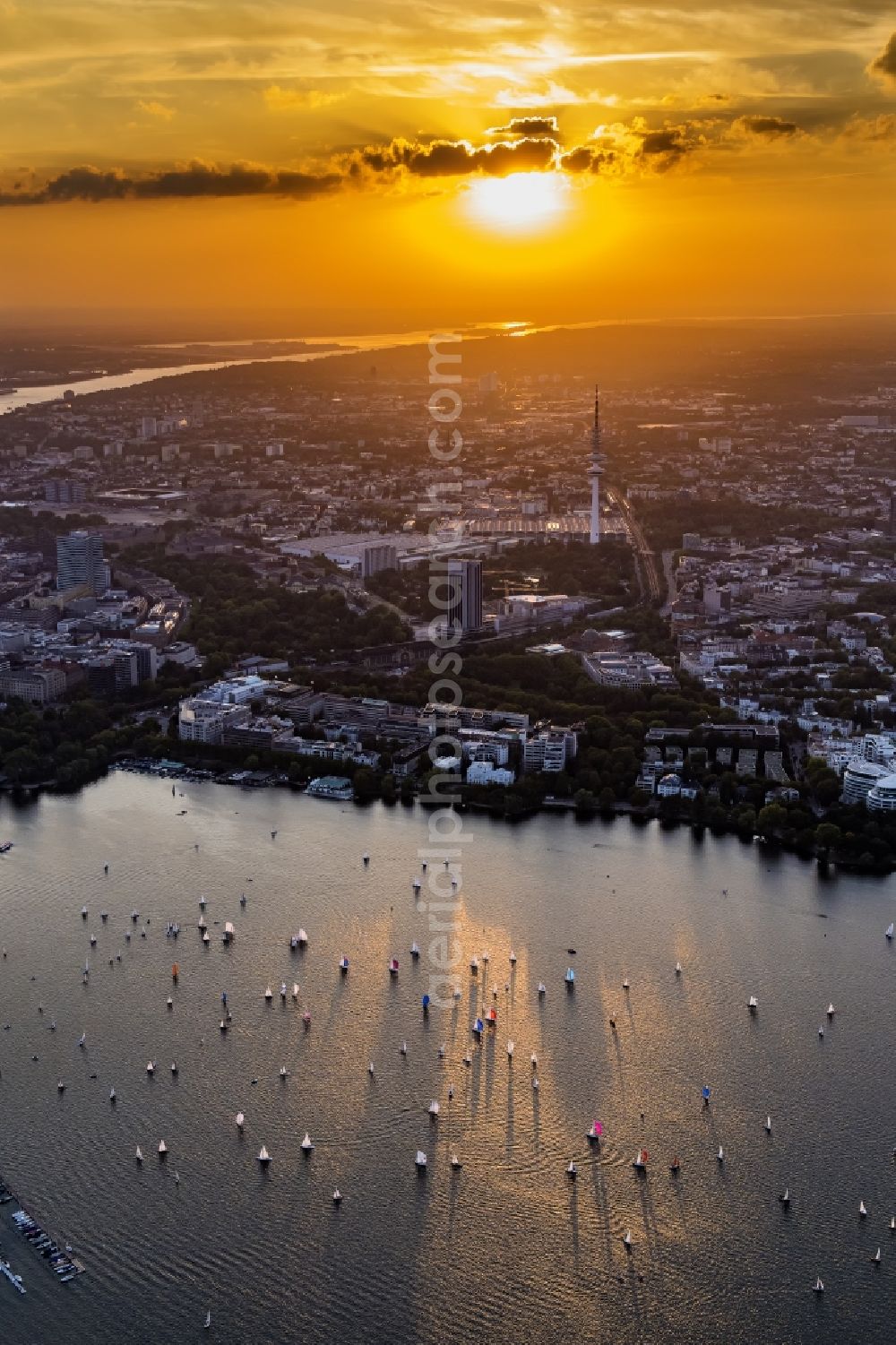 Aerial photograph Hamburg - The city center in the downtown sunset are in Hamburg in Germany