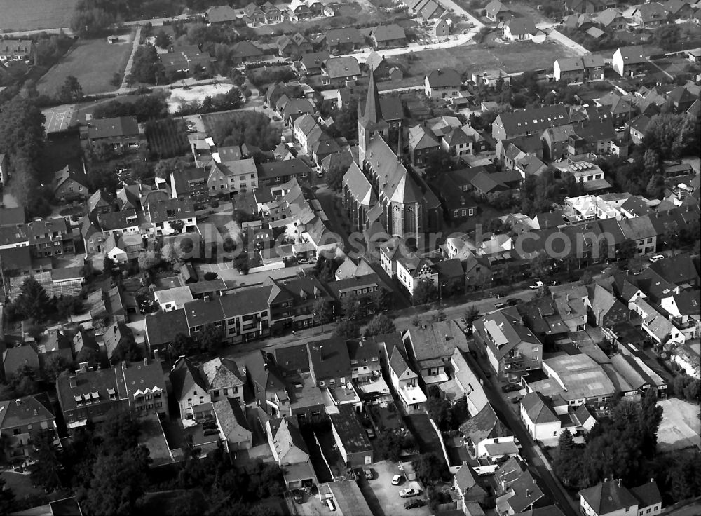 Aerial image Sonsbeck - The city center in the downtown area in Sonsbeck in the state North Rhine-Westphalia, Germany