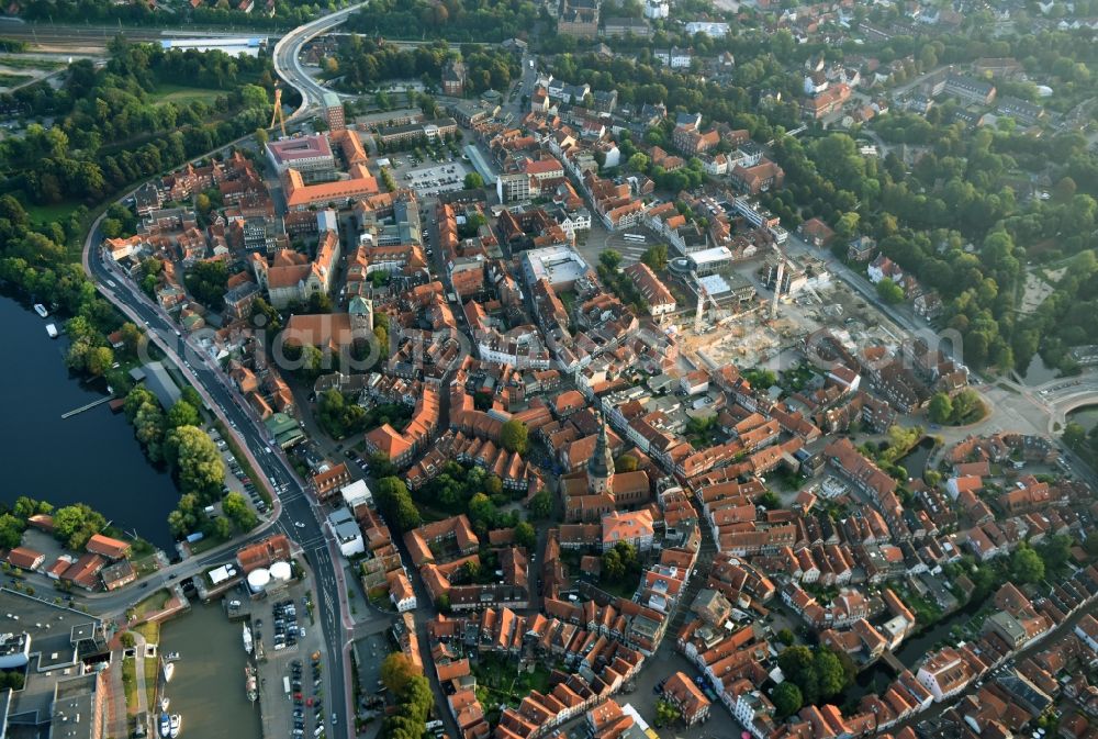 Stade from above - The city center in the downtown area in Stade in the state Lower Saxony. In the picture the new construction of the building complex of the shopping center GESCHAeFTSHAUS NEUER PFERDEMARKT in Stade in the state Lower Saxony. On the demolition surface of a former Hertie department store, the building contractor Baresel GmbH developed an attractive new building for the MATRIX Immobilien GmbH, based on designs by the architecture firm of Buttge