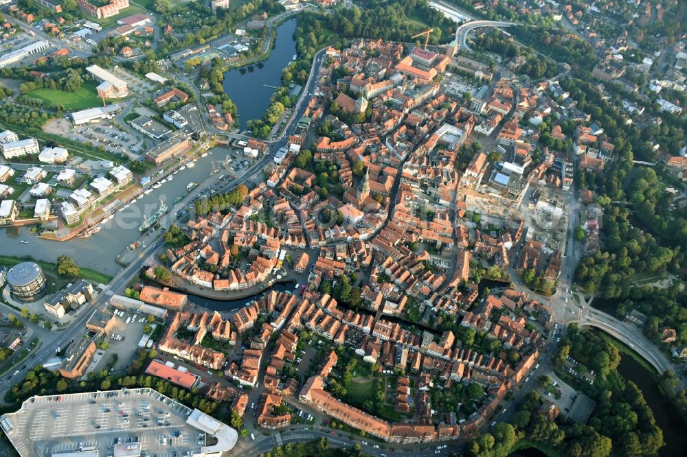 Stade from above - The city center in the downtown area in Stade in the state Lower Saxony. In the picture the new construction of the building complex of the shopping center GESCHAeFTSHAUS NEUER PFERDEMARKT in Stade in the state Lower Saxony. On the demolition surface of a former Hertie department store, the building contractor Baresel GmbH developed an attractive new building for the MATRIX Immobilien GmbH, based on designs by the architecture firm of Buttge