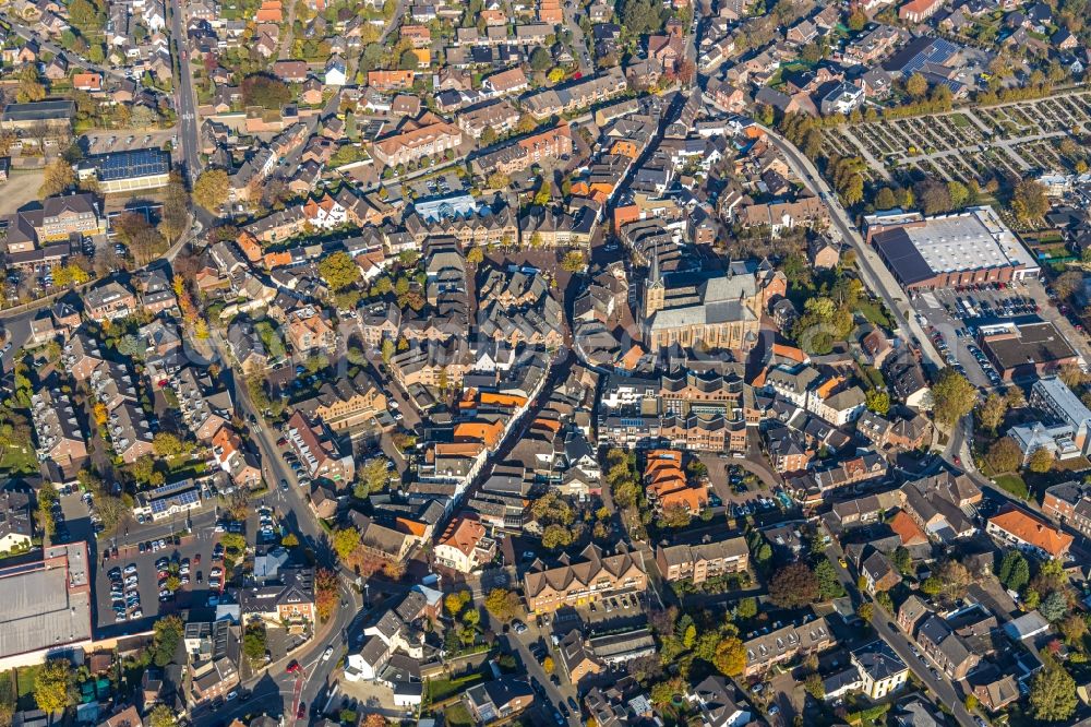 Aerial image Straelen - The city center in the downtown area in Straelen in the state North Rhine-Westphalia, Germany