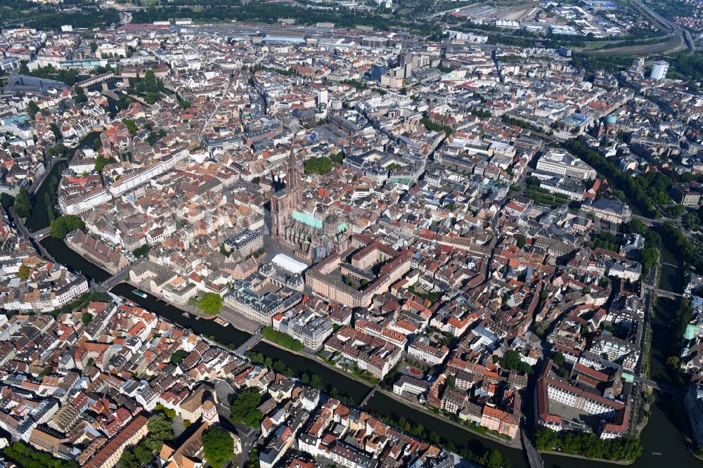 Aerial photograph Strasbourg - Straßburg - The city center in the downtown area in Strasbourg in Grand Est, France