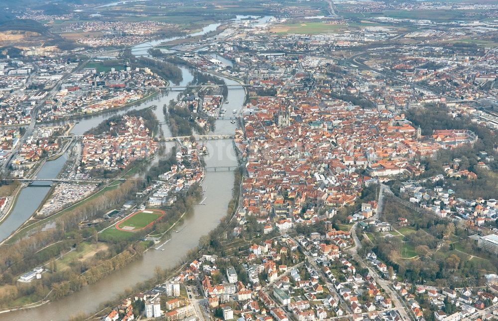 Aerial photograph Regensburg - City center in the downtown area on the banks of river course of the river Danube in Regensburg in the state Bavaria, Germany