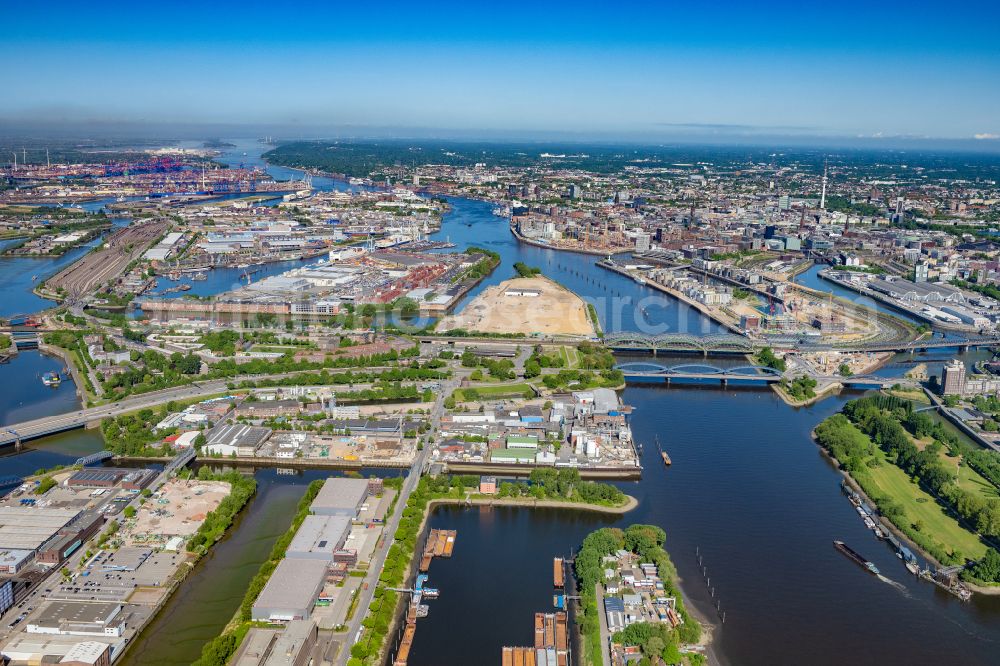 Aerial image Hamburg - City center in the downtown area on the banks of river course Elbe on Brueckenbauwerk of Elbbruecken - Norofelbbruecke - Freihafenelbbruecke in Hamburg, Germany