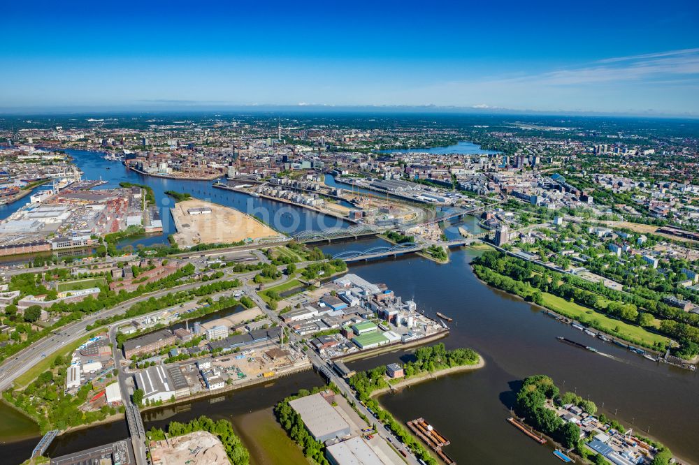 Hamburg from the bird's eye view: City center in the downtown area on the banks of river course Elbe on Brueckenbauwerk of Elbbruecken - Norofelbbruecke - Freihafenelbbruecke in Hamburg, Germany