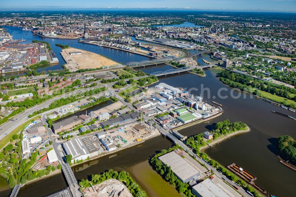 Aerial image Hamburg - City center in the downtown area on the banks of river course Elbe on Brueckenbauwerk of Elbbruecken - Norofelbbruecke - Freihafenelbbruecke in Hamburg, Germany