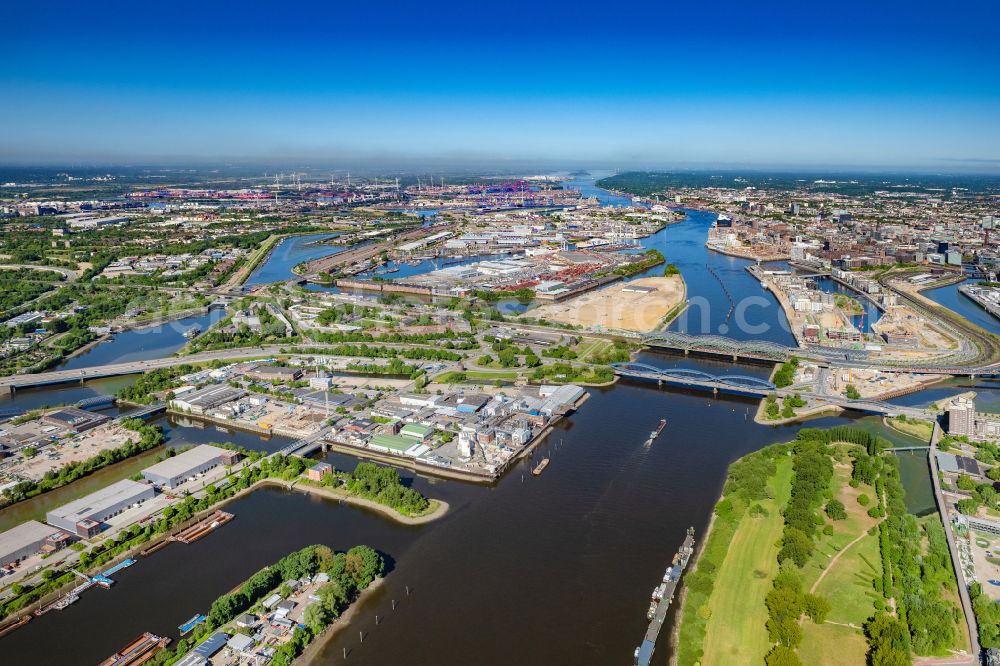 Aerial photograph Hamburg - City center in the downtown area on the banks of river course Elbe on Brueckenbauwerk of Elbbruecken - Norofelbbruecke - Freihafenelbbruecke in Hamburg, Germany