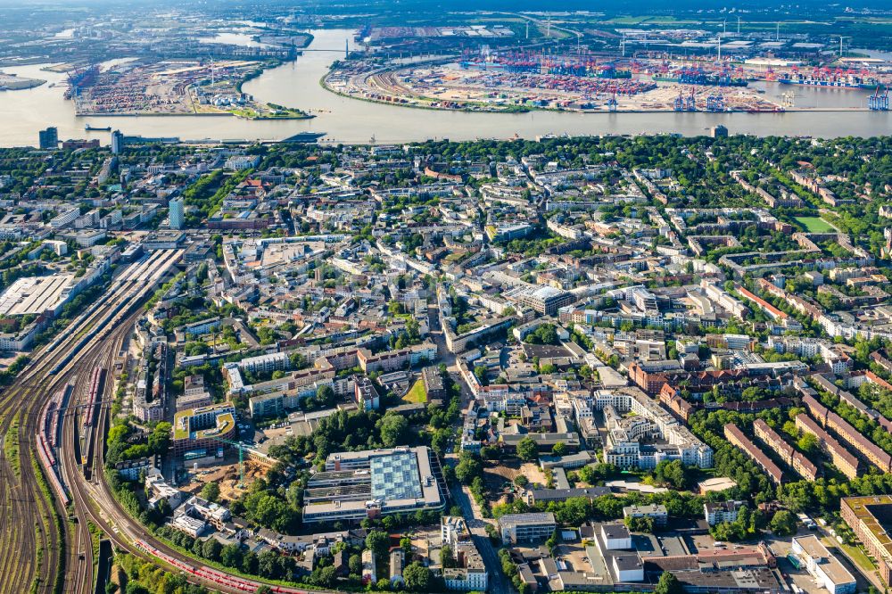 Aerial image Hamburg - City center in the downtown area on the banks of river course of the River Elbe in the district Ottensen in Hamburg, Germany