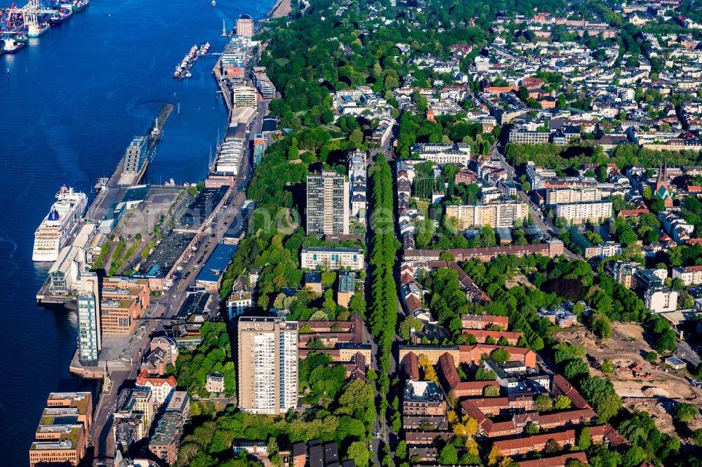 Hamburg from the bird's eye view: City center in the downtown area on the banks of river course of the River Elbe in the district Altona in Hamburg, Germany