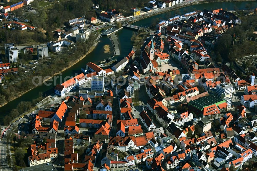 Aerial photograph Kempten (Allgäu) - City center in the downtown area on the banks of river course of Iller in Kempten (Allgaeu) in the state Bavaria, Germany