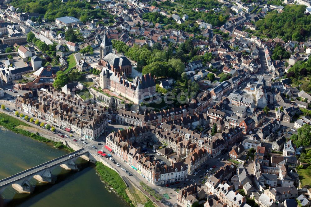 Aerial image Gien - City center in the downtown area on the banks of river course Loire in Gien in Centre-Val de Loire, France