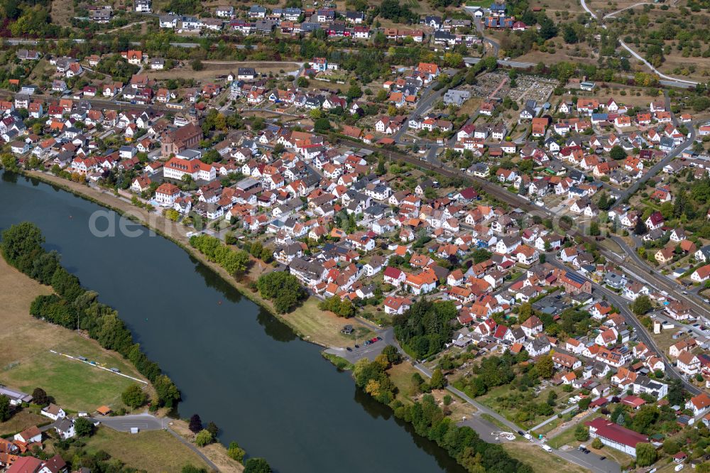 Aerial photograph Gemünden am Main - City center in the downtown area on the banks of river course of the Main river in Gemuenden am Main in the state Bavaria, Germany
