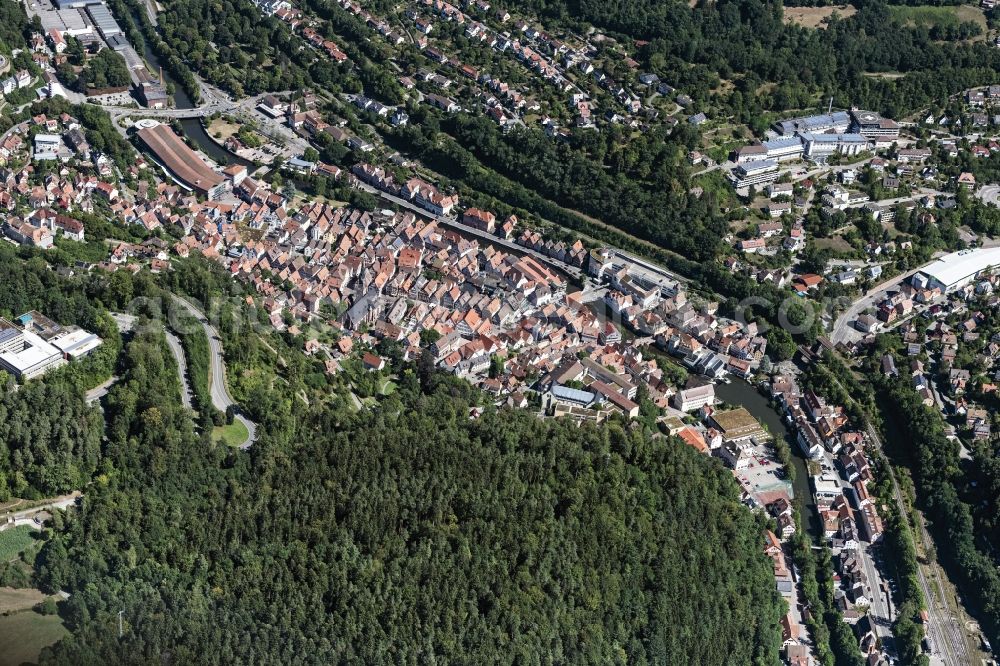 Aerial photograph Calw - City center in the downtown area on the banks of river course Nagold in Calw in the state Baden-Wuerttemberg, Germany