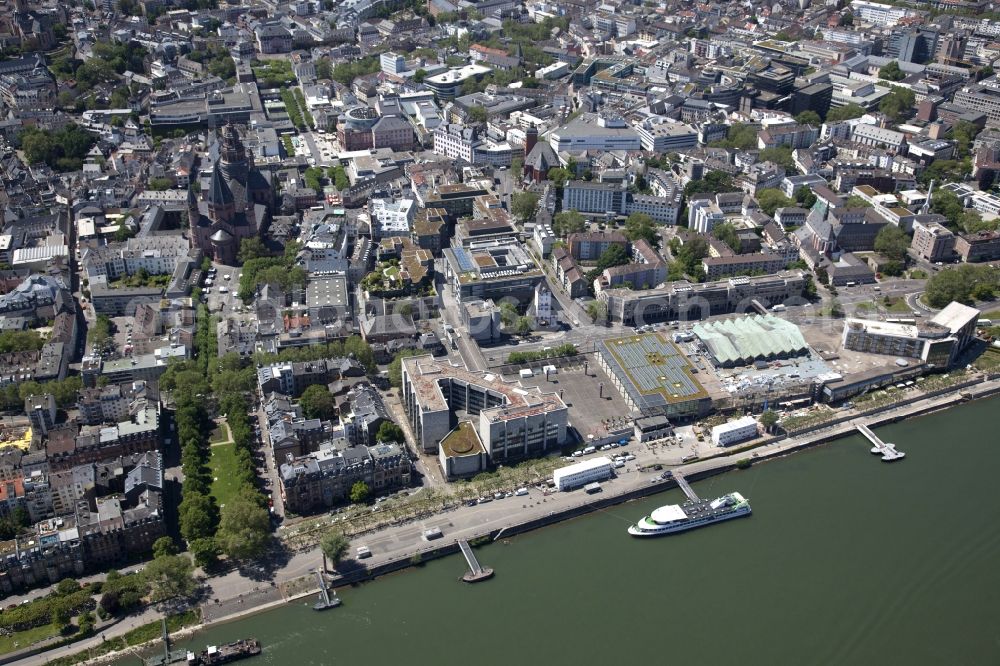 Mainz from above - City center in the downtown area on the banks of river course of the Rhine river in the district Altstadt in Mainz in the state Rhineland-Palatinate, Germany