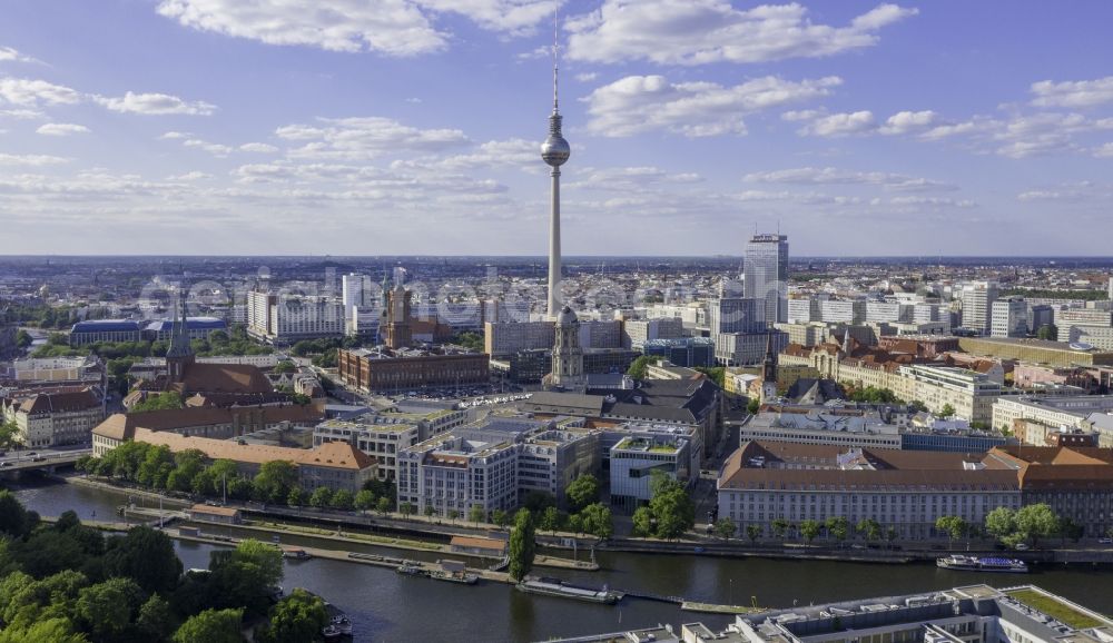 Aerial photograph Berlin - City center in the downtown area on the banks of river course of Spree River in the district Mitte in Berlin, Germany