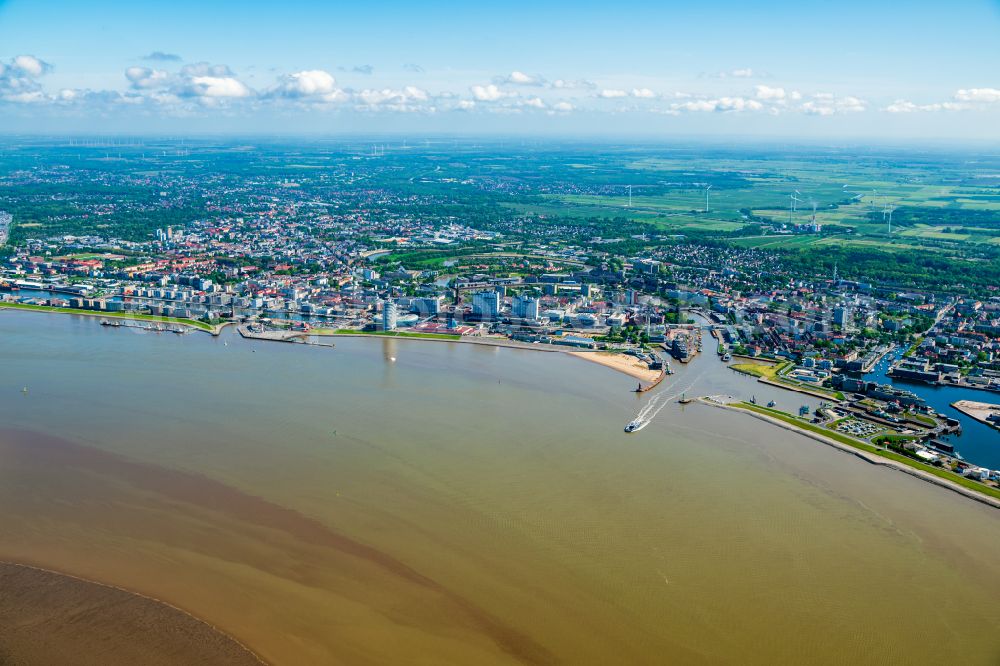 Aerial image Bremerhaven - City center in the downtown area on the banks of river course Weser in Bremerhaven in the state Bremen, Germany