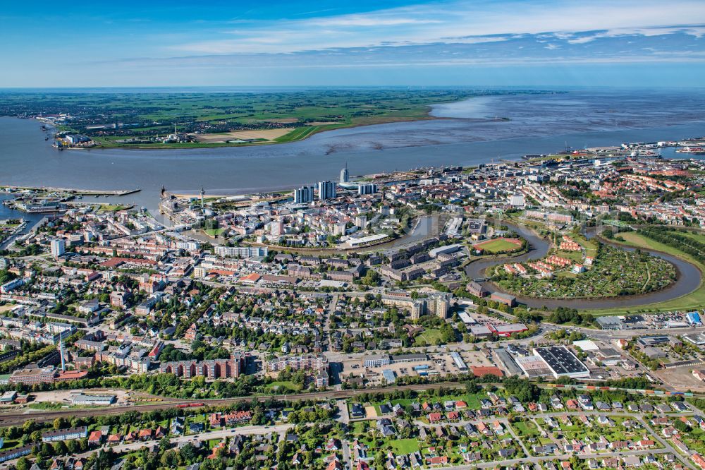 Aerial image Bremerhaven - City center in the downtown area on the banks of river course of the Weser river in Bremerhaven in the state Bremen, Germany