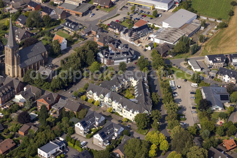 Geldern from the bird's eye view: City center in the inner city area with view towards St. Nicholas Church Kueppersteg and Hochstrasse in Walbeck in the federal state of North Rhine-Westphalia, Germany